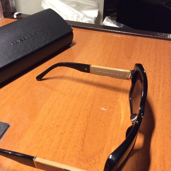 NWT Authentic Womens Burberry Square Sunglasses - Picture 4 of 6